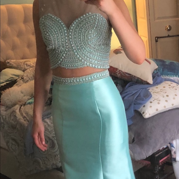 Prom Dress - Picture 2 of 6